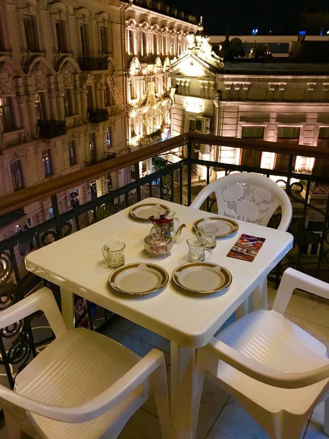 Ferienwohnung Fountain Square-Balconies In Old Town Baku Exterior foto